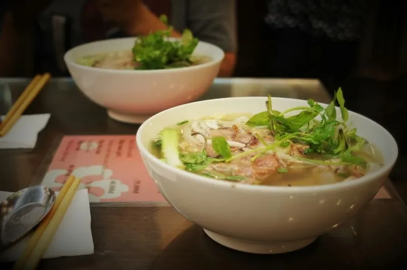越南美食地圖：從街頭小吃到精緻料理的完整指南