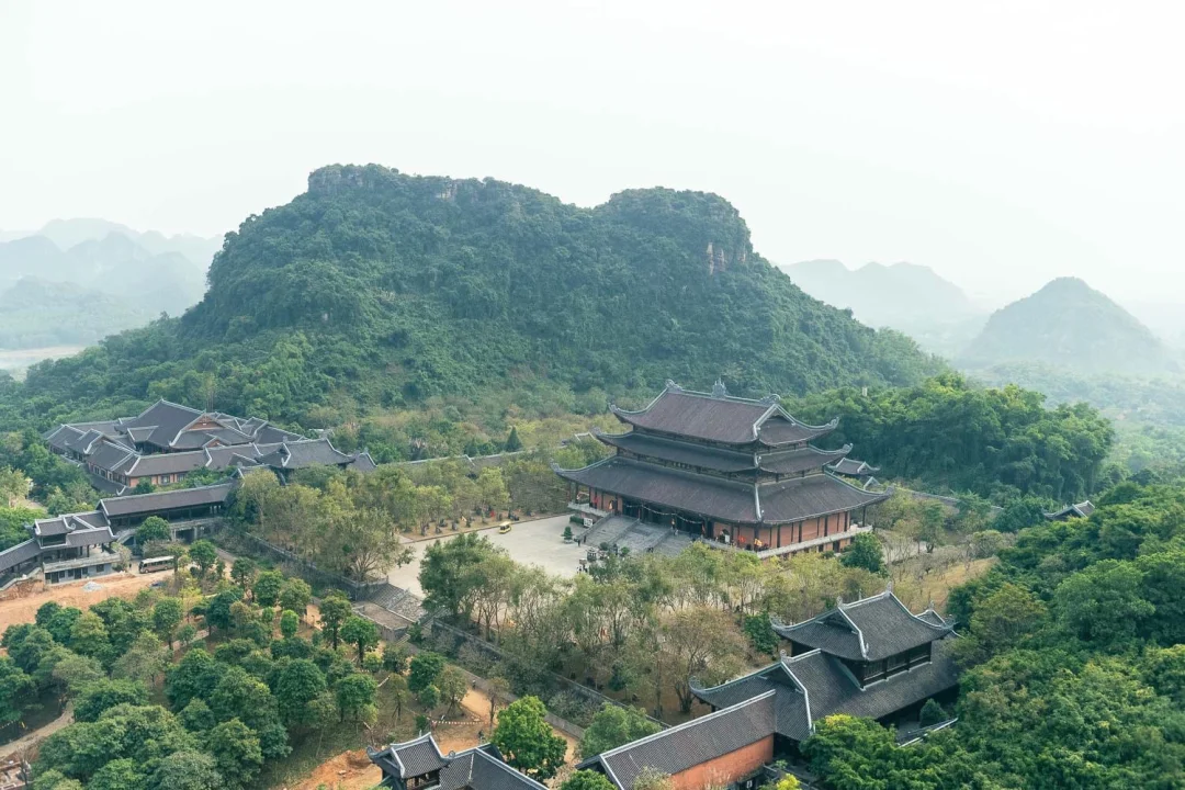 拜頂寺 (Bái Đính Pagoda)