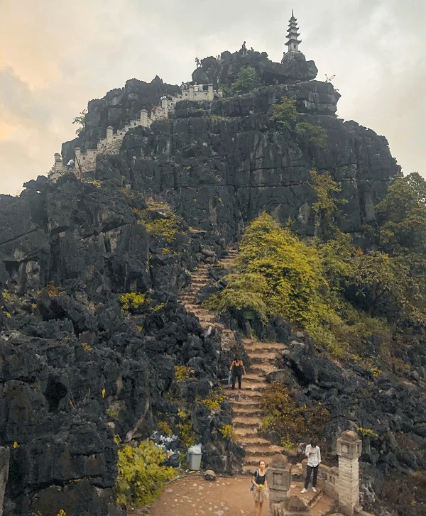 舞洞（Hang Múa / Mua Cave）