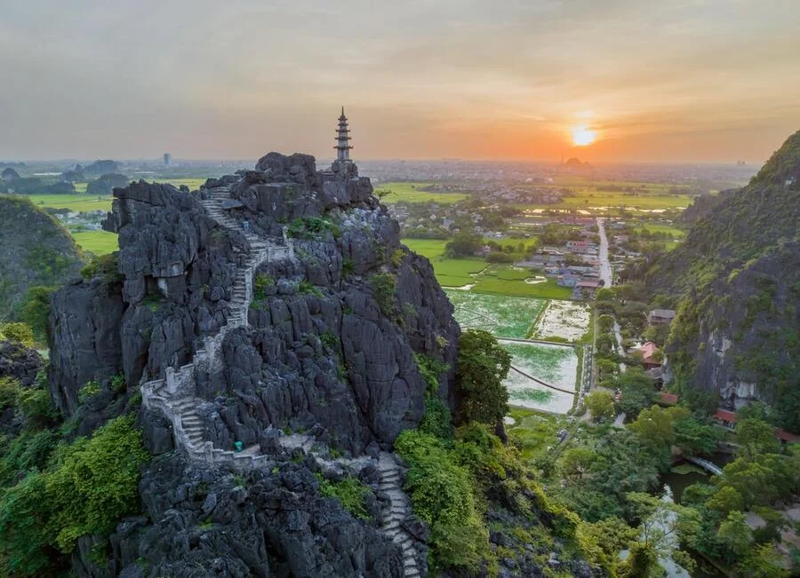 舞洞（Hang Múa / Mua Cave）