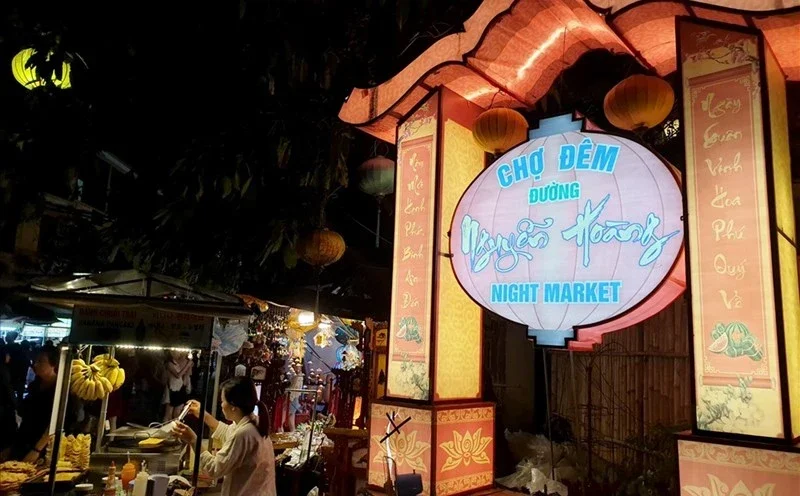 會安夜市與秋盆河畔酒吧街