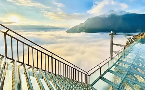 龍雲玻璃天空步道