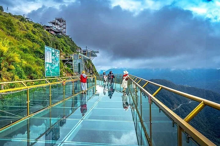 龍雲玻璃天空步道