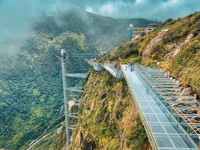 龍雲玻璃天空步道