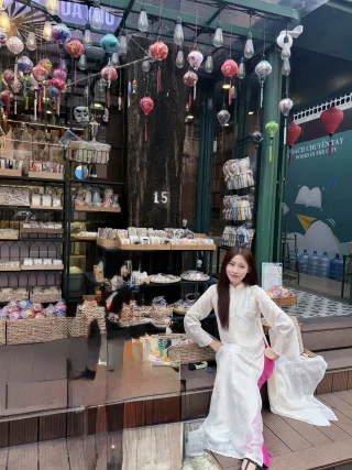 Sara - 小英 - Ho Chi Minh City專業導遊，2年經驗