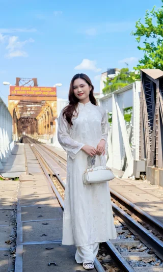 Mei — professional guide in Hanoi with 2 years of experience