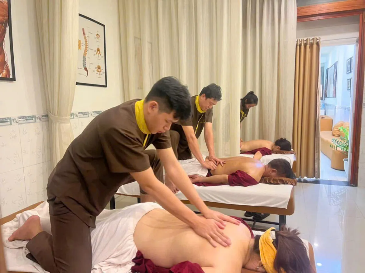 Đông Y Huyệt Đạo Tống Gia Quận 12 - Trị Liệu Cổ Vai Gáy, Đau Đầu, Stress, Chăm Sóc Phụ Khoa, Gan, Thận, Gội Đầu 店內環境 10